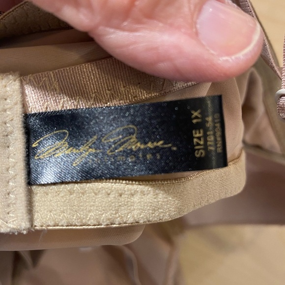 Marilyn Monroe Elegant Lace Trim Chemise - Tan 1X (MS) - Picture 7 of 7